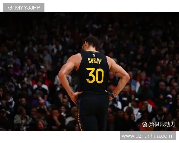 克莱汤普森在对阵雷霆的比赛中展现绝佳状态引发球迷热议