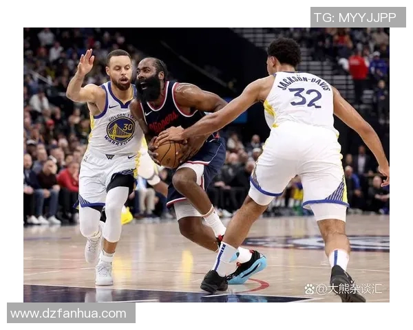 勇士与快船第五场激战回顾球员表现与战术分析全景呈现 勇士与快船第五场激战回顾球员表现与战术分析全景呈现